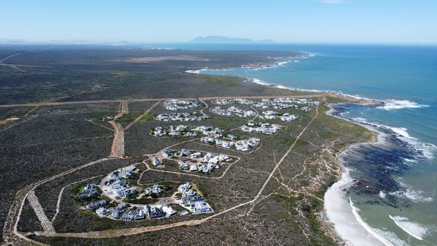 To Let 4 Bedroom Property for Rent in Grotto Bay Western Cape